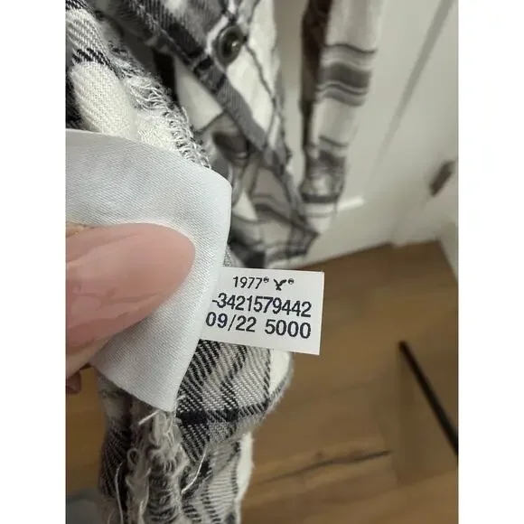 Lot of 3 Women’s American Eagle Flannel Button Up Shirts L Large - Picture 11 of 11